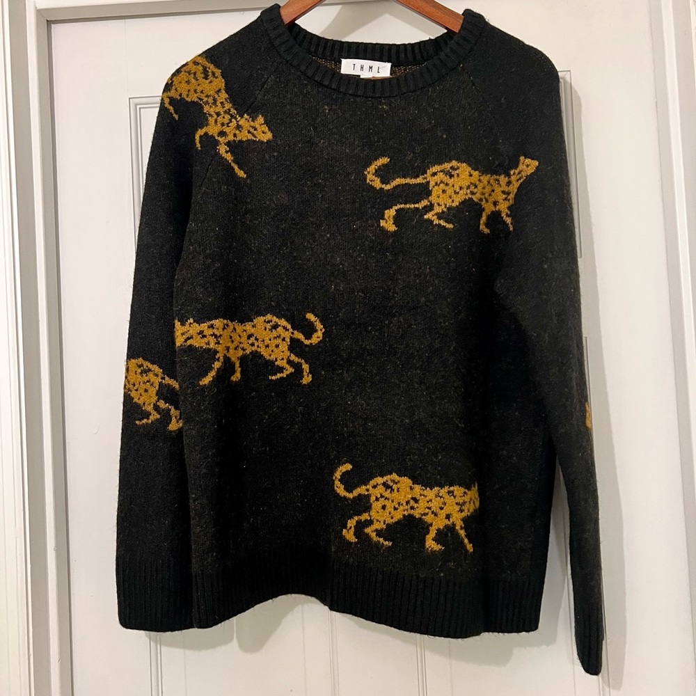 VINNIE LOUISE - THML Living In Leopard Sweater Size large - Picture 2 of 4